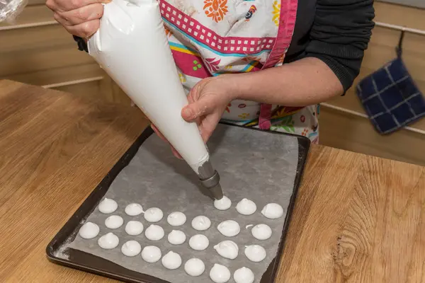 Woman Making Homemade Meringues Private Kitchen — Stock Photo, Image