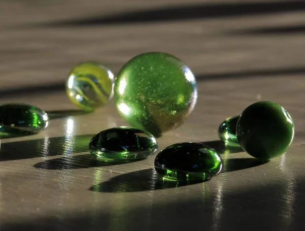 güzel renkli taşlar ve cam