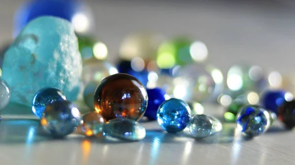 güzel renkli taşlar ve cam