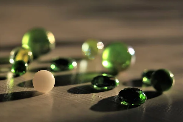 güzel renkli taşlar ve cam