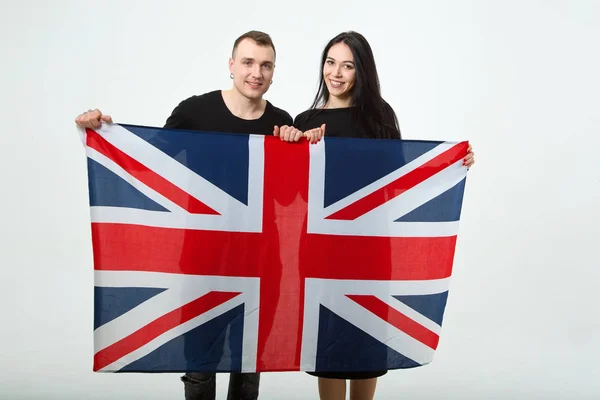 Szczęśliwa Młoda Para Flaga Wielkiej Brytanii — Zdjęcie stockowe