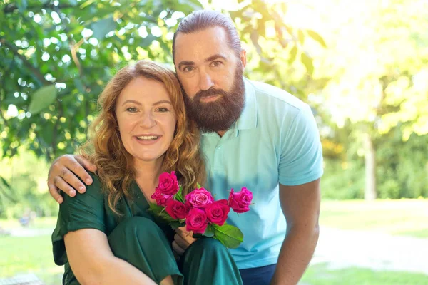 Feliz Pareja Adulta Enamorada Hombre Mujer Mediana Edad Juntos —  Fotos de Stock