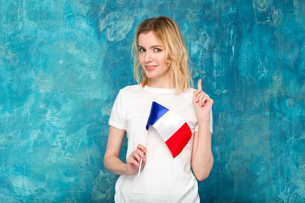 Happy Blond Woman Show Flag France Blue Wall Background Learn — Stock Photo, Image