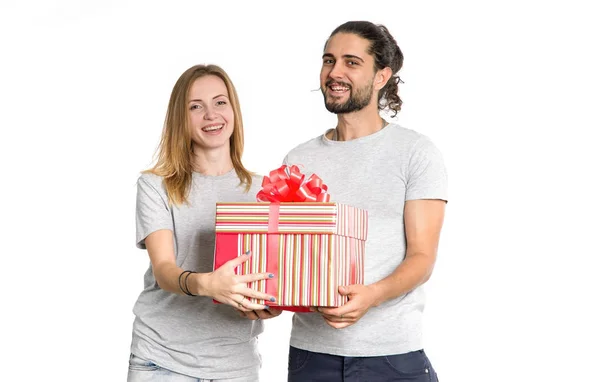 Casal Feliz Jovens Com Presentes Suas Mãos Fundo Leve Homem — Fotografia de Stock