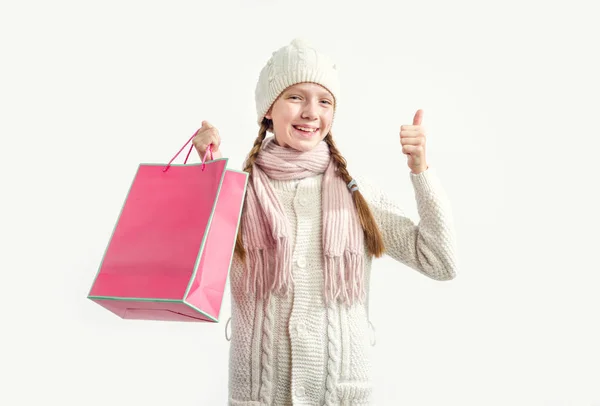 Девушка Розовым Подарочным Пакетом Подняла Большой Палец Покупки Рождество — стоковое фото