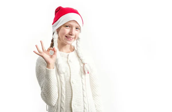 Retrato Uma Adolescente Com Chapéu Vermelho Papai Noel Apontando Com — Fotografia de Stock