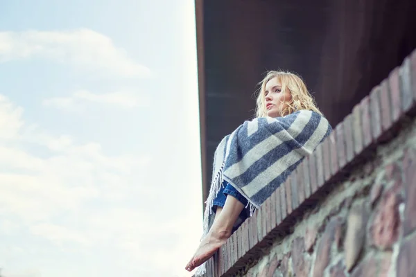 Portrait Young Woman Blanket Sits Stone Fence House — Stock Photo, Image