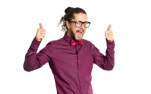 Homem Feliz Óculos Mostra Polegares Isolados Fundo Branco — Fotografia de Stock