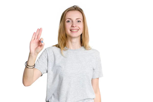 Портрет Молодої Жінки Яка Показує Три Пальці Білому Тлі Вказуючи — стокове фото