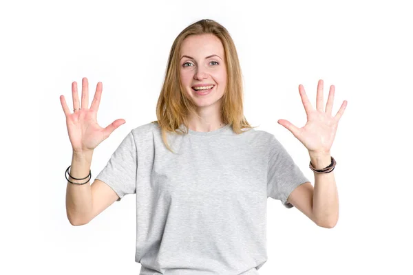 Retrato Uma Jovem Mulher Feliz Mostrando Dez Dedos Duas Mãos — Fotografia de Stock