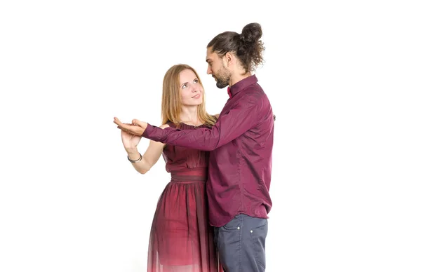 Casal Bonito Homem Mulher Dançando Isolado Fundo Branco — Fotografia de Stock