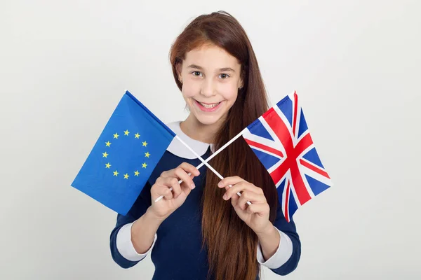 Szczęśliwa Dziewczyna Uśmiechem Twarzy Trzyma Flagę Unii Euro Wielka Brytania — Zdjęcie stockowe