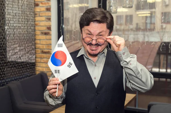 Rijpe Zakenman Glazen Met Zuid Korea Vlag Office Aziatische Gelukkig — Stockfoto