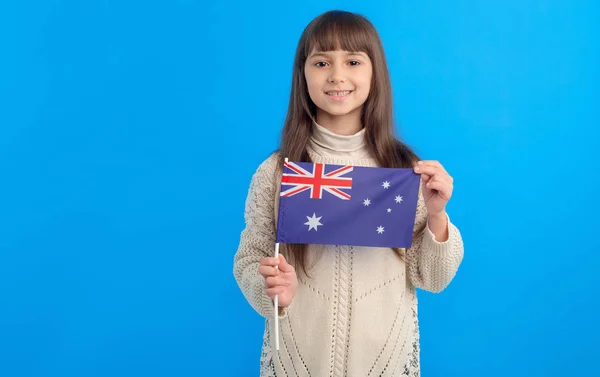 Niña Con Bandera Australia Sobre Fondo Azul — Foto de Stock