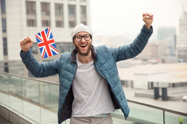 Happy Young Man Glasses Flag Great Britain Background City Champion — Stock Photo, Image