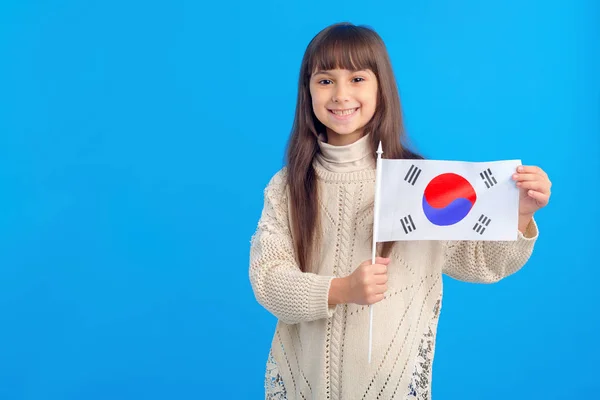 Niña Colegiala Con Bandera Corea Del Sur Pie Sobre Fondo — Foto de Stock