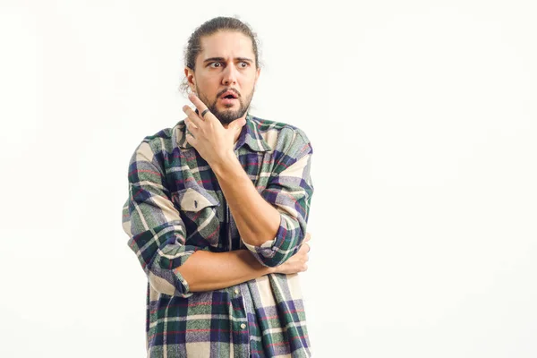 Young Bearded Surprised Man Standing Light Background Cunning — Stock Photo, Image