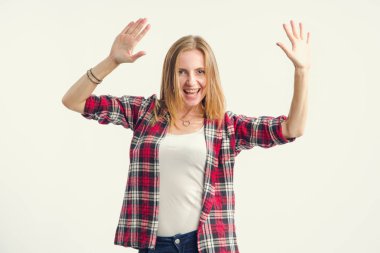 Çok mutlu bir genç kadının portresi. Neşeli kız.