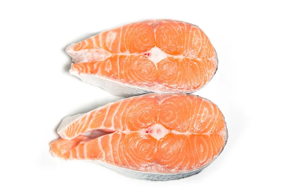 Δύο Μπριζόλες Σολομού Λευκό Φόντο Μαγειρική Φέτες Κόκκινο Κρέας Ψαριών — Φωτογραφία Αρχείου