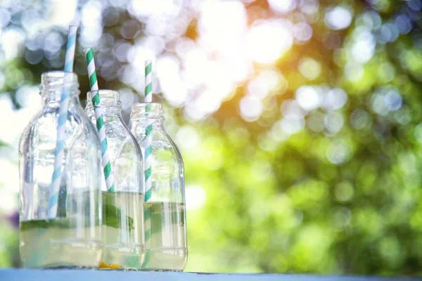 Drie flessen met limonade. — Stockfoto