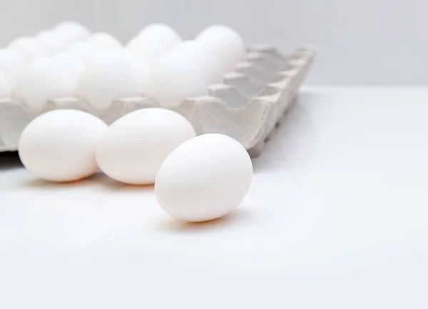 Huevos blancos frescos . — Foto de Stock