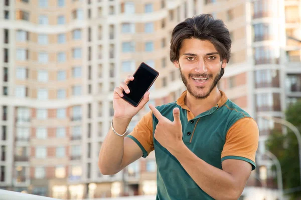 Homem Com Smartphone Nas Mãos Aponte Para Tela Telefone — Fotografia de Stock