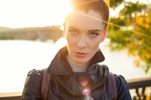 Close Woman Portrait Sunset Background — Stock Photo, Image