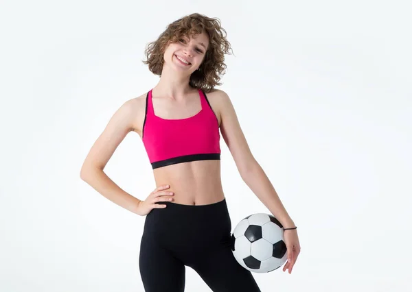 Jovem Mulher Esportiva Com Uma Bola Futebol Suas Mãos Sobre — Fotografia de Stock