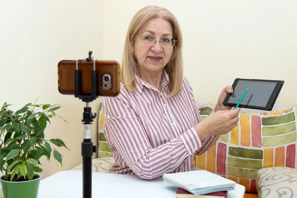 Mature Woman Conducts Online Training Looking Smartphone Showing Digital Tablet — Stock Photo, Image