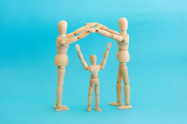 Wooden Mannequins Mom Dad Make Figure Hands Arms Heads Child — Stock Photo, Image