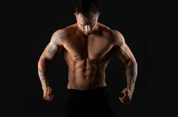 Snygg Muskulös Manlig Kroppsbyggare Svart Bakgrund Stark Man — Stockfoto