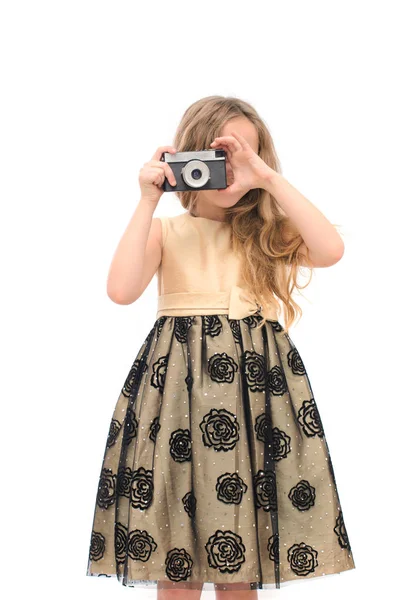 Dívka Slavnostní Šaty Retro Fotoaparát Izolované Bílém Pozadí — Stock fotografie