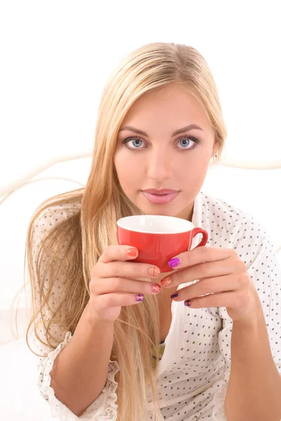 Meisje Haar Ochtends Bed Van Rode Kop Koffie Drinken — Stockfoto
