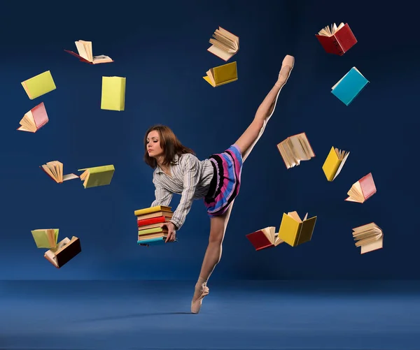 Bailarina Forma Colegiala Con Libros Pesados Pila Libros Voladores Alrededor Imagen de stock