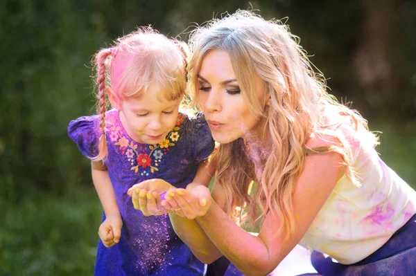 Mother Daughter Inflate Pink Paint Holy Sunlight — Stock Photo, Image