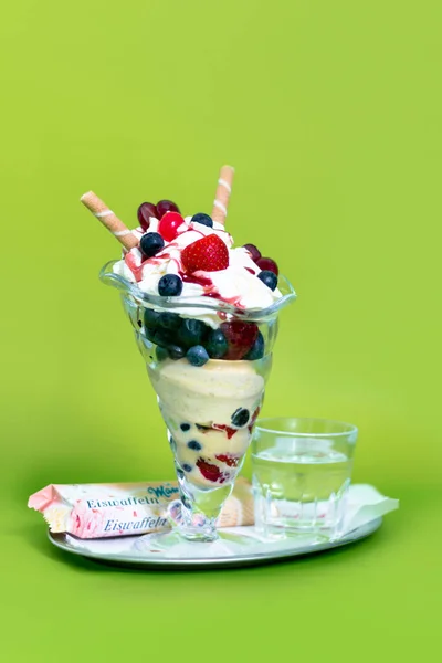 Glasschale Auf Tabletinde Eisbecher Fruechte