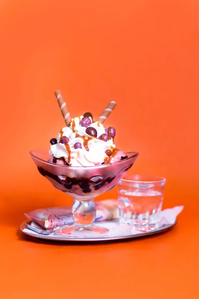 Glasschale Auf Tabletinde Eisbecher