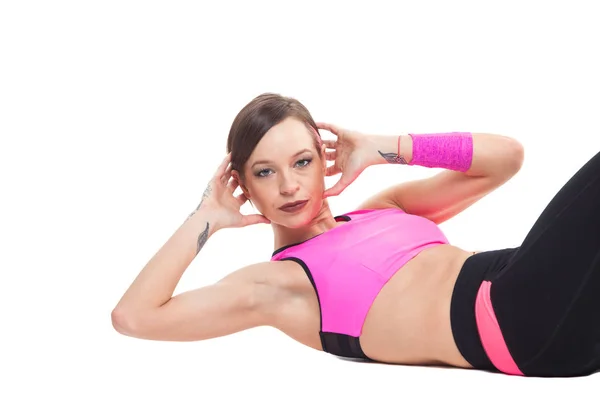 Une femme séance d'entraînement remise en forme exercice aérobie abdominale push ups posture sur fond blanc isolé studio . — Photo