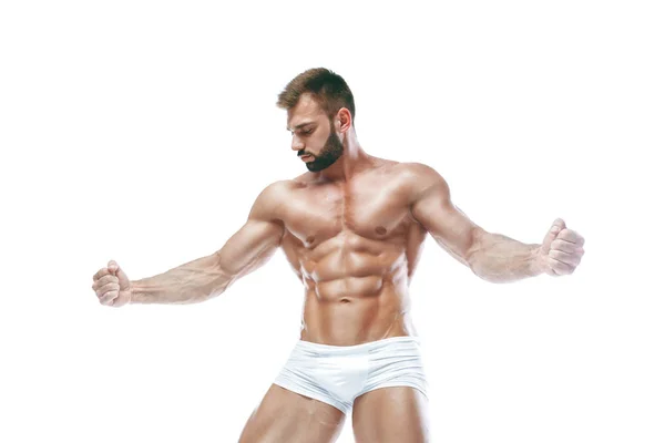 Culturista posando. Hermoso chico deportivo poder masculino. Fitness musculoso manin lencería blanca. sobre fondo blanco aislado . — Foto de Stock