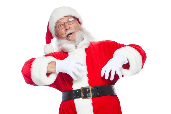 Weihnachten. Der gute Weihnachtsmann in weißen Handschuhen zeigt Gesichter, Fratzen, zeigt seine Zunge. nicht das Standardverhalten. isoliert auf weißem Hintergrund. — Stockfoto