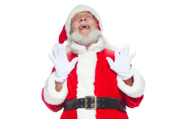 Navidad. El buen Papá Noel con guantes blancos muestra caras, muecas, muestra su lengua. No es un comportamiento normal. Aislado sobre fondo blanco . —  Fotos de Stock