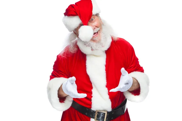 Weihnachten. Weihnachtsmann, der mit Boombox-Hut herumalbert. lächerlich aussehend, Zunge raus. isoliert auf weißem Hintergrund. — Stockfoto
