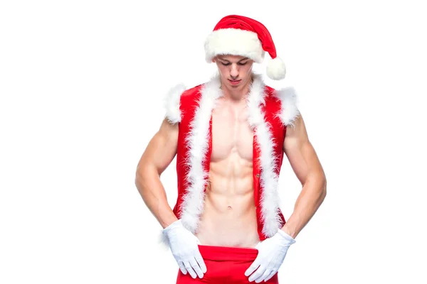 Pai Natal sexy. Jovem homem musculoso usando chapéu de Papai Noel demonstrar seus músculos. Isolado sobre fundo branco. — Fotografia de Stock