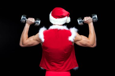 Tatiller ve kutlamalar, yeni yıl, yılbaşı, spor, vücut geliştirme, sağlıklı yaşam - kas yakışıklı Noel Baba. siyah bir arka plan üzerinde dumbbells ile. Beyaz arka plan üzerinde izole.