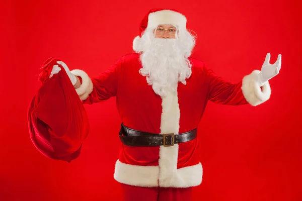 Retrato Santa Claus Con Enorme Saco Rojo Mirando Cámara Feliz — Foto de Stock