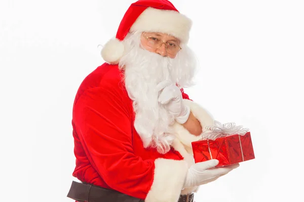 Santa Claus: Alegre con la pequeña pila de regalos bolsa grande, aislar —  Fotos de Stock