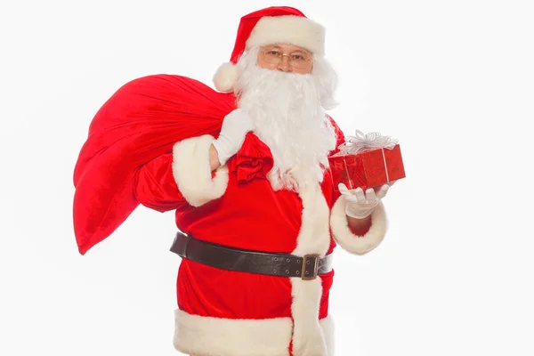 Санта-Клаус: веселый с небольшой стопкой подарков большой мешок, изолировать — стоковое фото