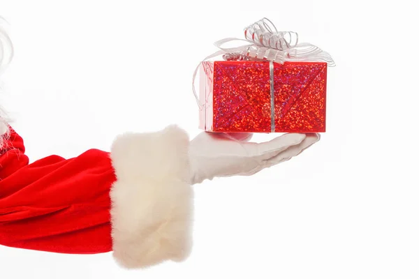 Фото з Дідом Морозом рукавичках руки проведення червоний giftbox, ізольовані — стокове фото