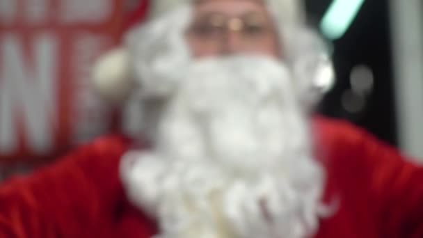 Trening Świętego Mikołaja na siłowni w Boże Narodzenie — Wideo stockowe