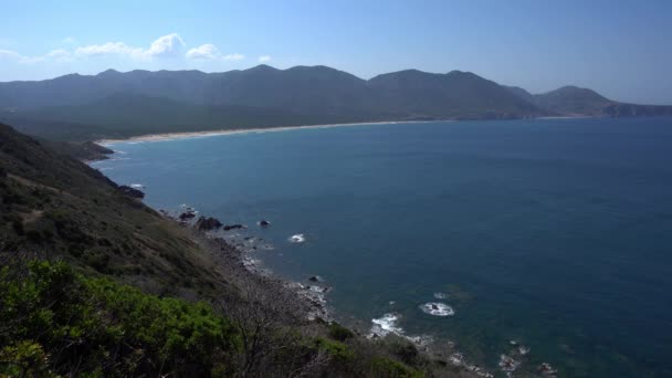 Capo Pecora Promontorio Situado Extremo Sur Costa Verde Una Franja — Vídeo de stock